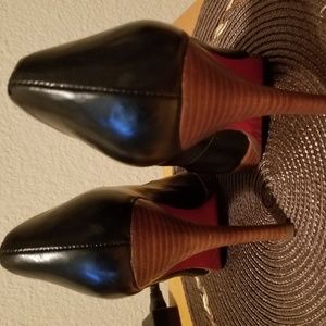 Women leather shoes, size 8